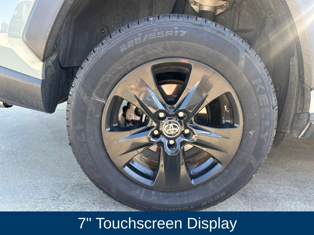 Used 2021 Toyota RAV4 XLE w/ Convenience Package FWD image 10