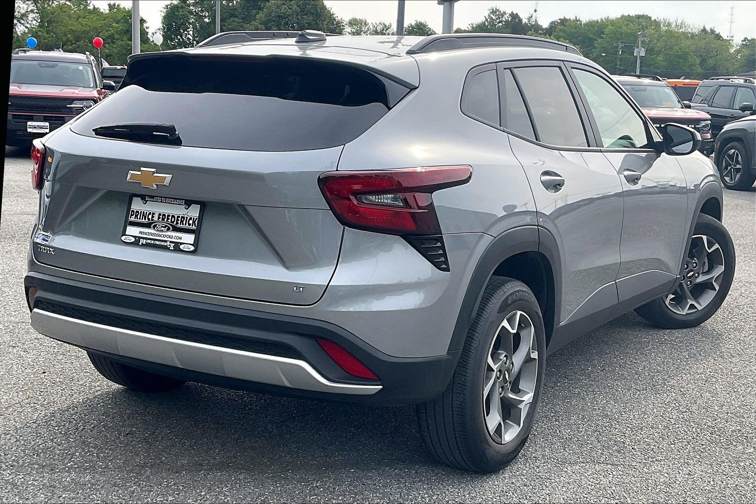Used 2025 Chevrolet Trax LT FWD image 12