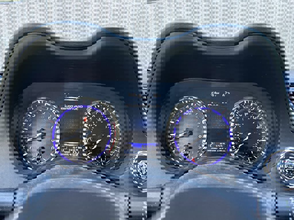 Used 2017 INFINITI Q60 w/ Cargo Package AWD/4WD image 25