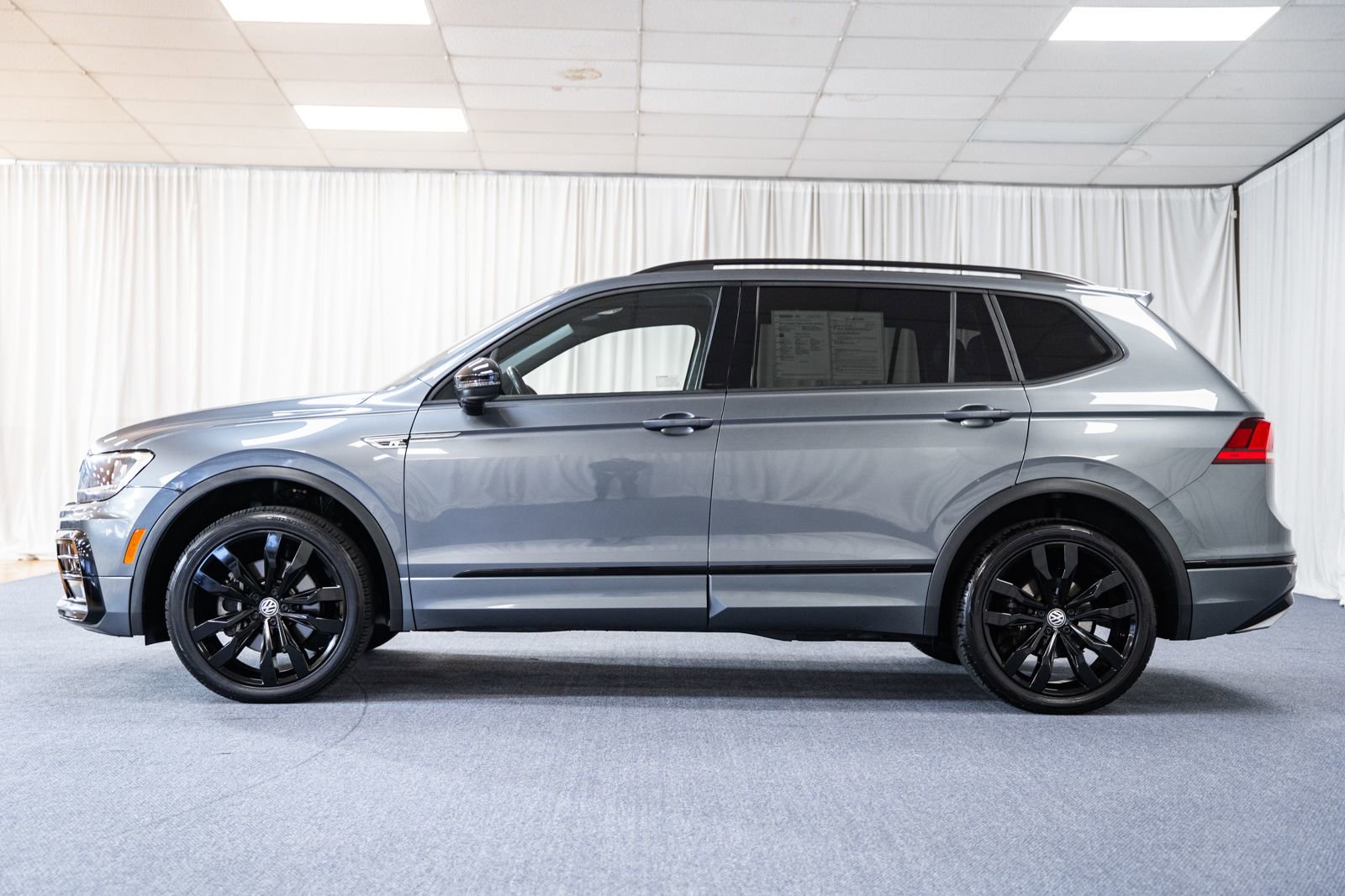 Used 2021 Volkswagen Tiguan SE R-Line image 5
