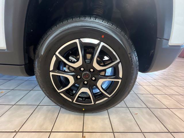 Used 2025 Jeep Compass Trailhawk AWD/4WD image 13