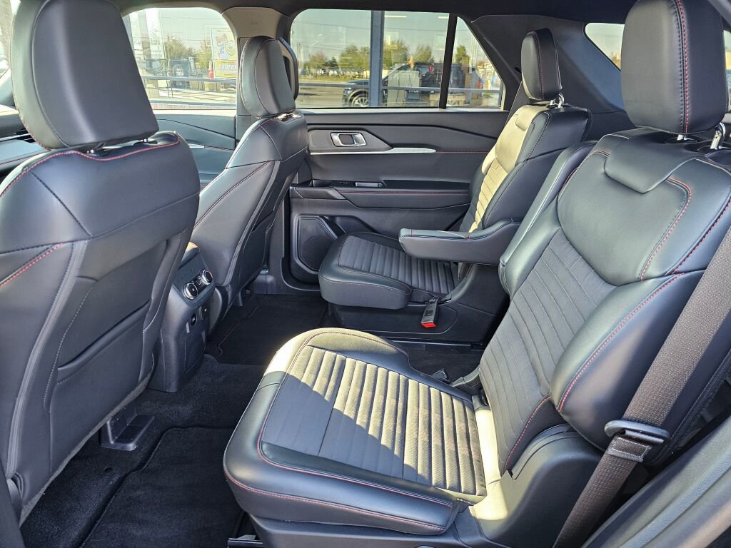 Certified 2025 Ford Explorer ST-Line image 12