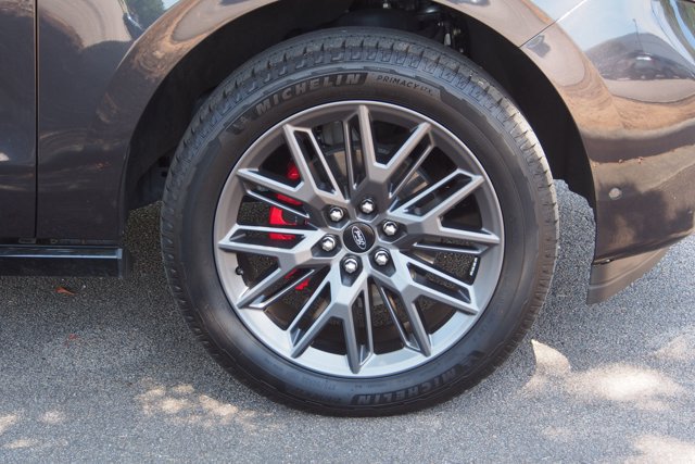 Certified 2025 Ford Expedition Platinum w/ Stealth Performance Package AWD/4WD image 9