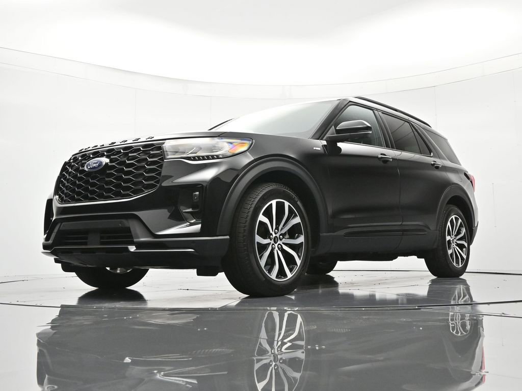 Certified 2025 Ford Explorer ST-Line w/ Premium Package RWD image 37