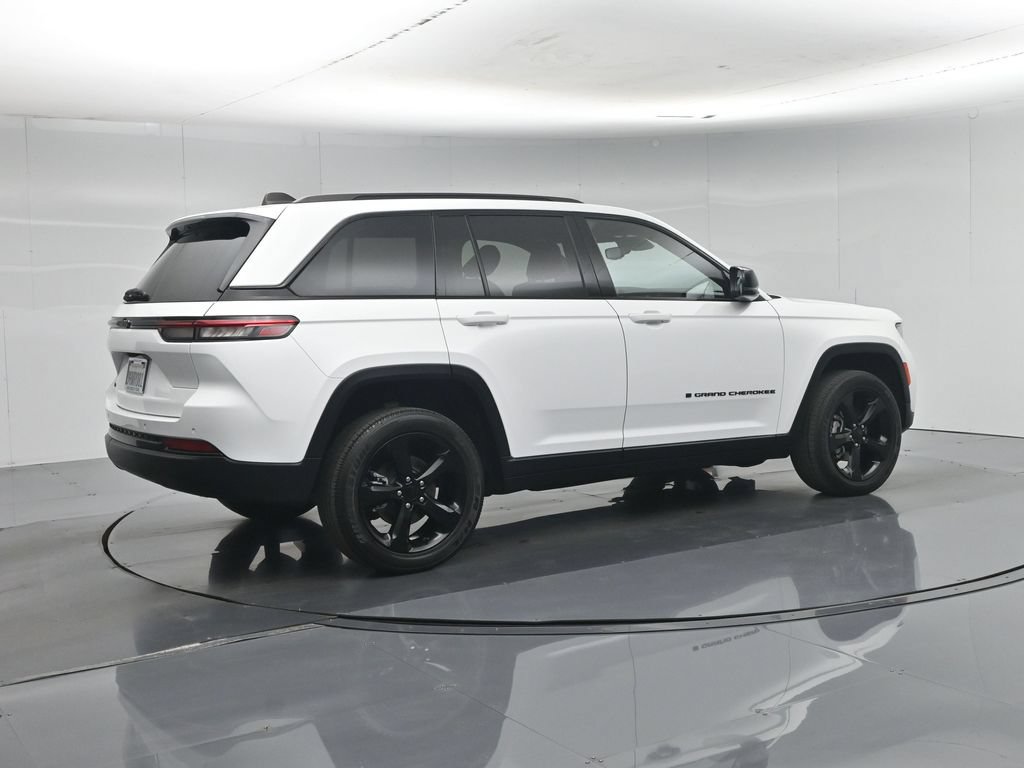 Used 2023 Jeep Grand Cherokee Altitude AWD/4WD image 31