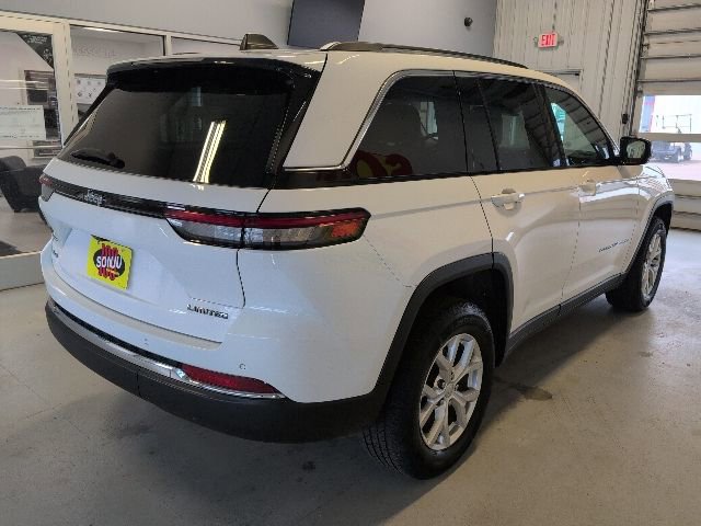 Used 2023 Jeep Grand Cherokee Limited AWD/4WD image 5