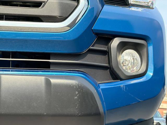 Used 2018 Toyota Tacoma SR5 AWD/4WD image 11