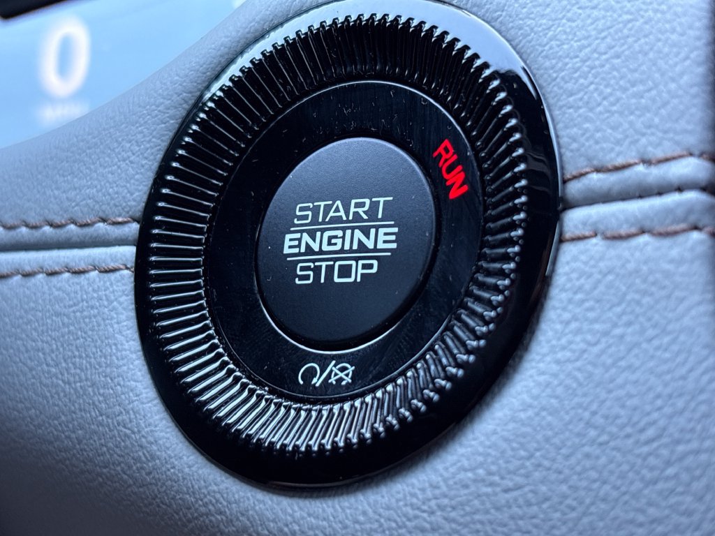 Used 2023 Jeep Compass Limited AWD/4WD image 9