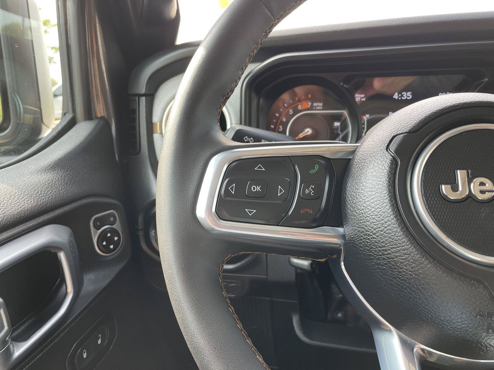 Used 2025 Jeep Wrangler Unlimited Sahara AWD/4WD image 13