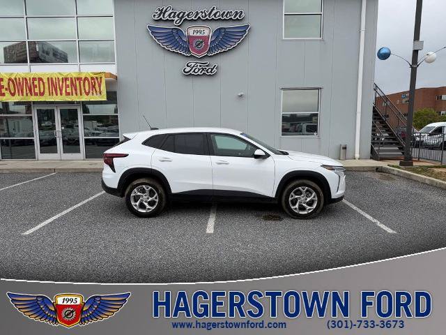 Used 2025 Chevrolet Trax LS w/ LS Convenience Package FWD image 1