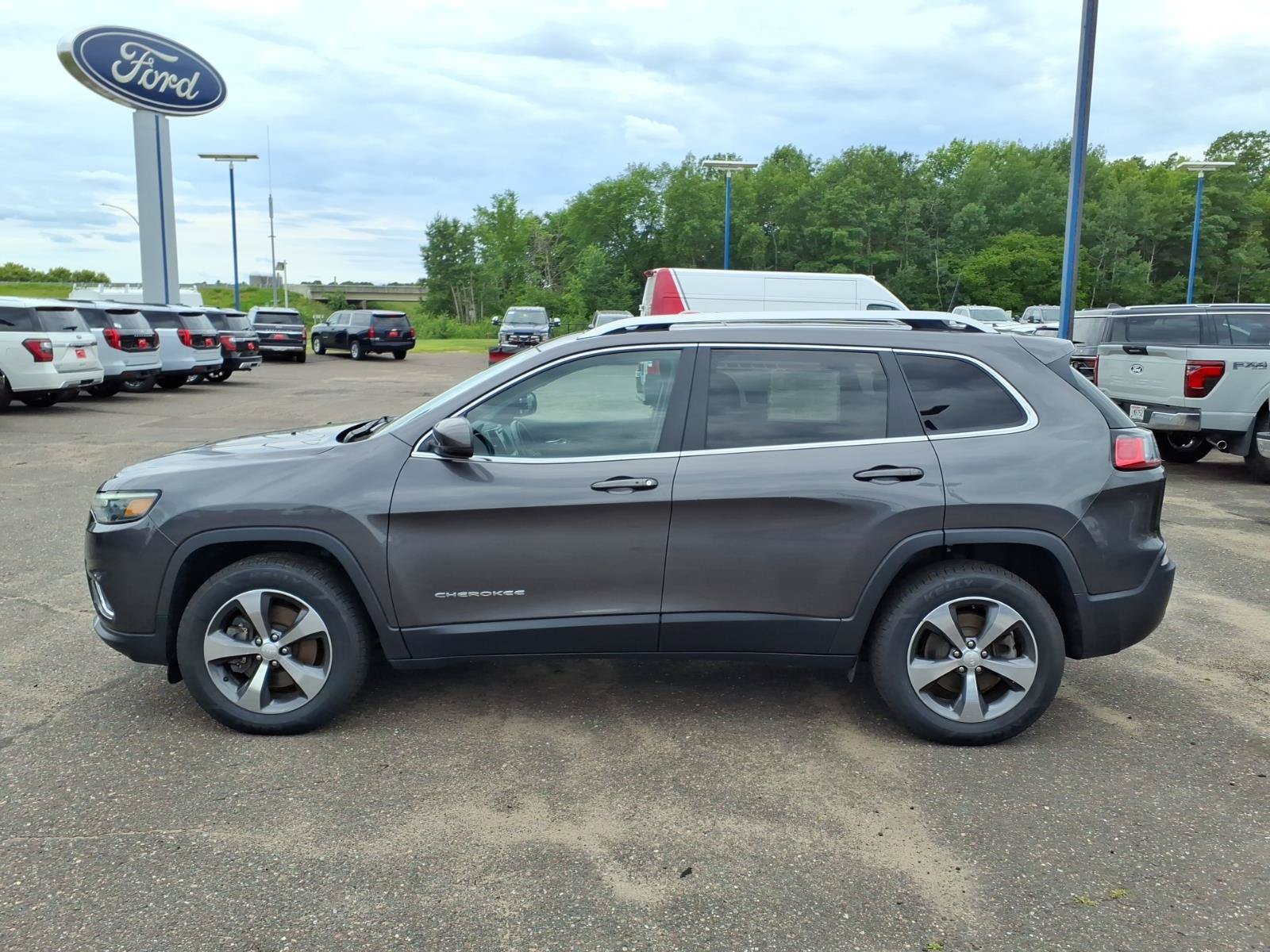 Used 2020 Jeep Cherokee Limited AWD/4WD image 2