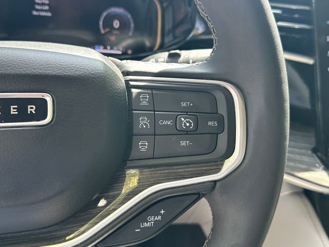 Used 2022 Jeep Wagoneer Series III w/ Premium Group I AWD/4WD image 26