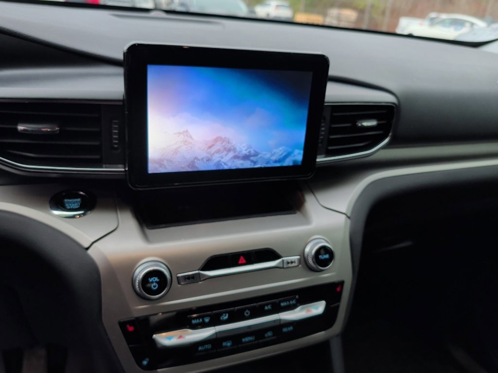 Certified 2021 Ford Explorer XLT w/ Equipment Group 202A image 8