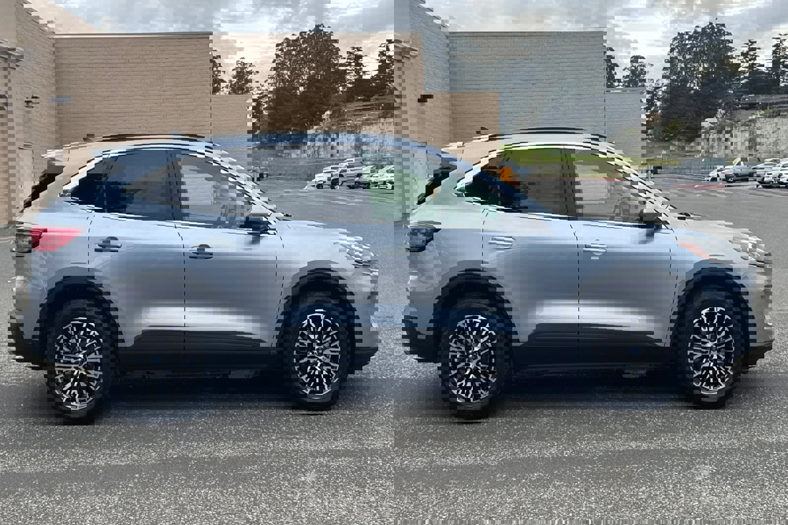 Certified 2022 Ford Escape Titanium image 3