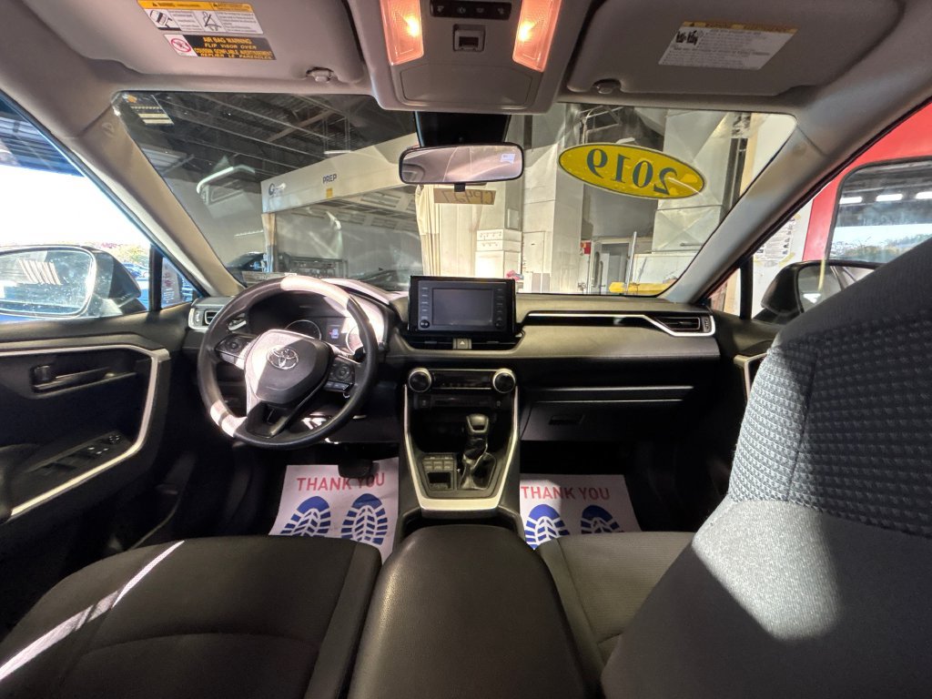 Used 2019 Toyota RAV4 LE AWD/4WD image 22