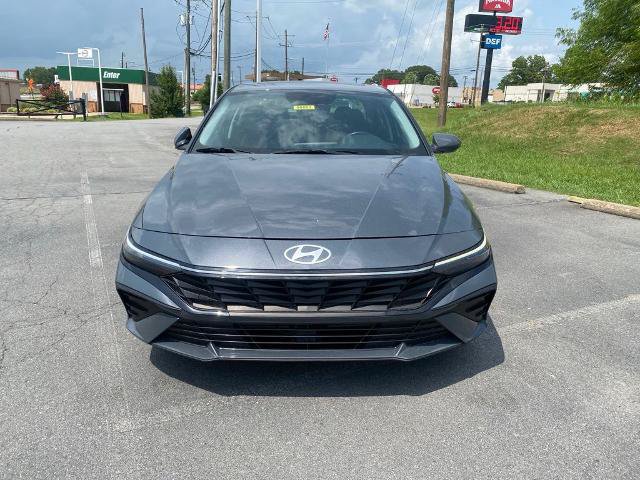 Used 2025 Hyundai Elantra SEL FWD image 2