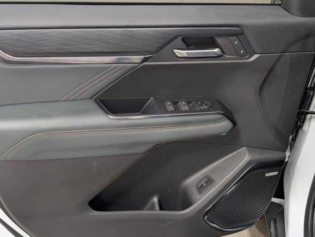 Used 2025 GMC Acadia AT4 AWD/4WD image 10