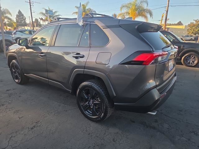 Used 2020 Toyota RAV4 XLE w/ Convenience Package FWD image 7