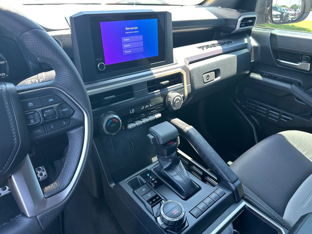 Used 2025 Toyota Tacoma TRD Sport AWD/4WD image 31