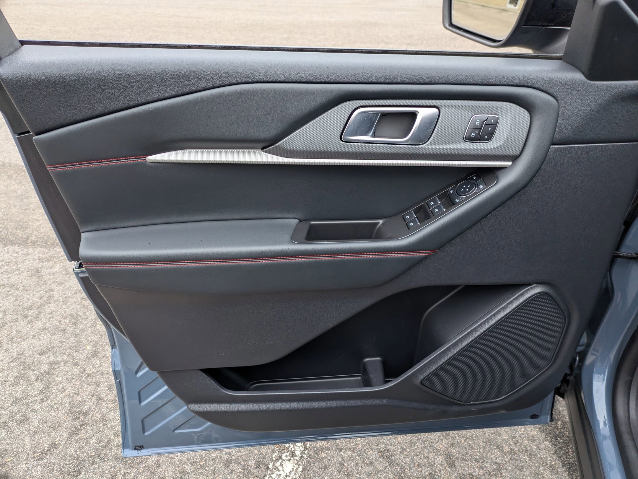 Certified 2025 Ford Explorer ST-Line w/ Premium Package image 16