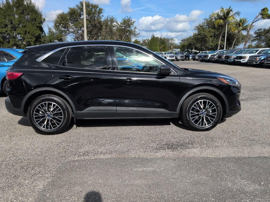 Certified 2022 Ford Escape SE w/ Convenience Package image 2