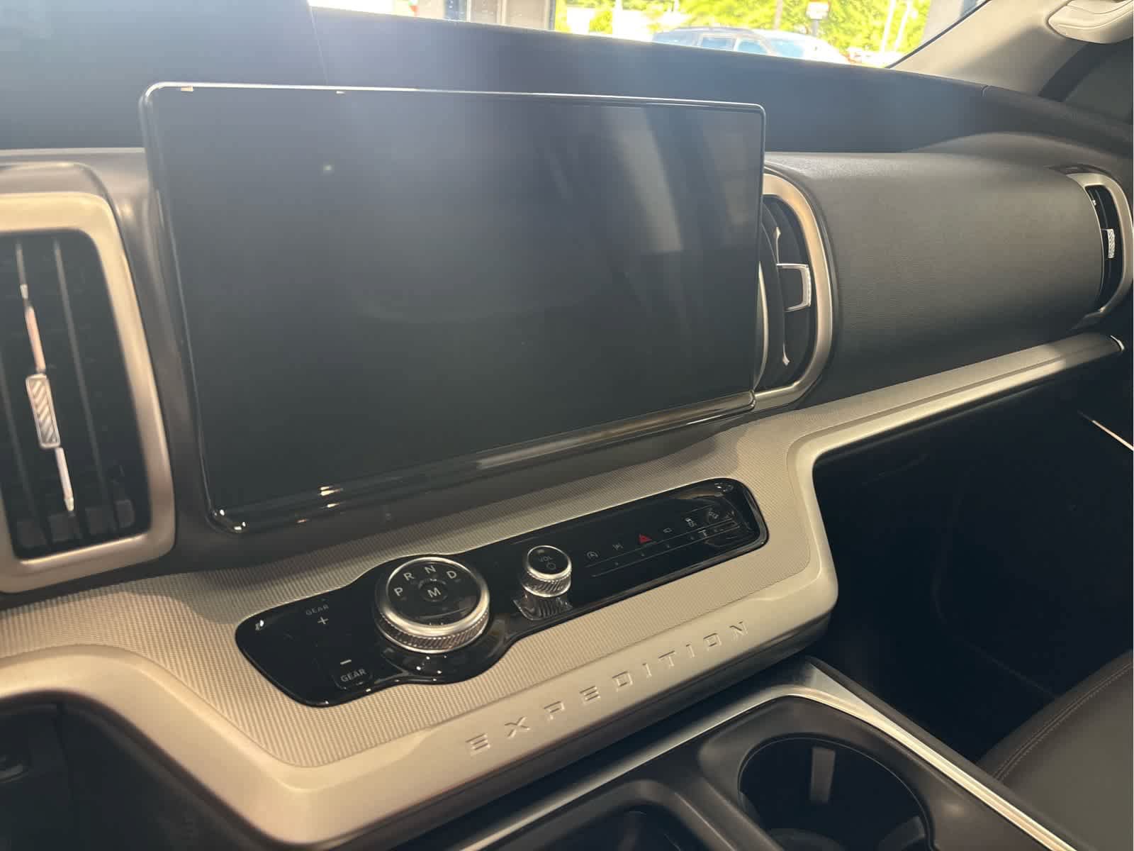 Certified 2025 Ford Expedition Active AWD/4WD image 19