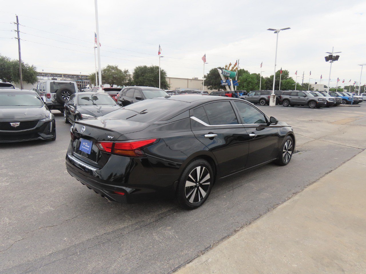 Used 2022 Nissan Altima 2.5 SV w/ SV Premium Package FWD image 9