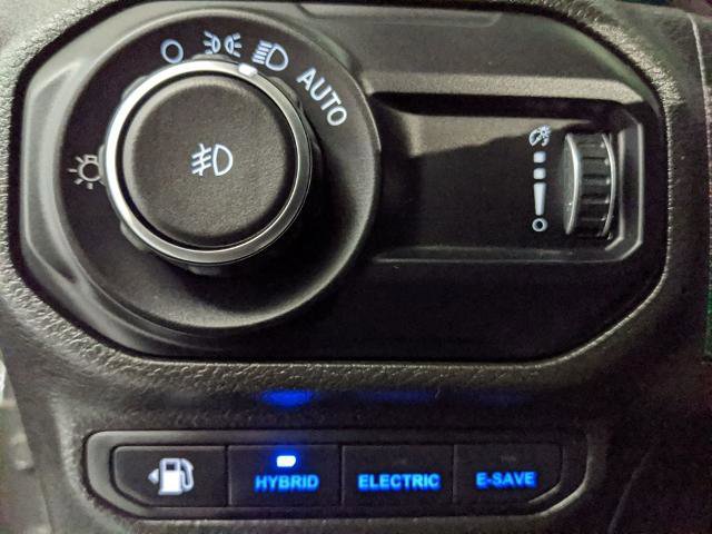 Used 2023 Jeep Wrangler Unlimited Sahara AWD/4WD image 15
