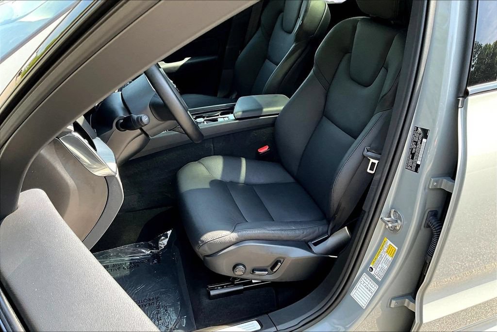 Used 2025 Volvo XC60 B5 Plus AWD/4WD image 23