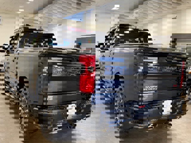 Used 2023 Chevrolet Silverado 1500 RST w/ Z71 Off-Road Package AWD/4WD image 2