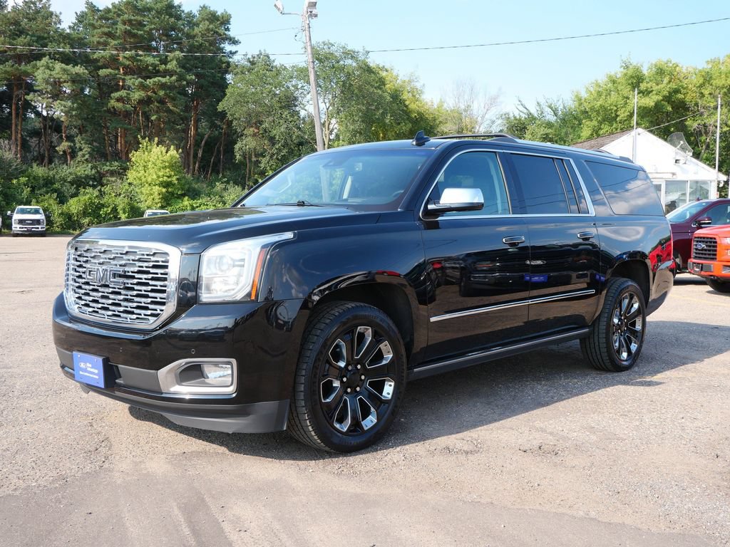 Used 2019 GMC Yukon XL Denali w/ Denali Ultimate Black Edition AWD/4WD image 2