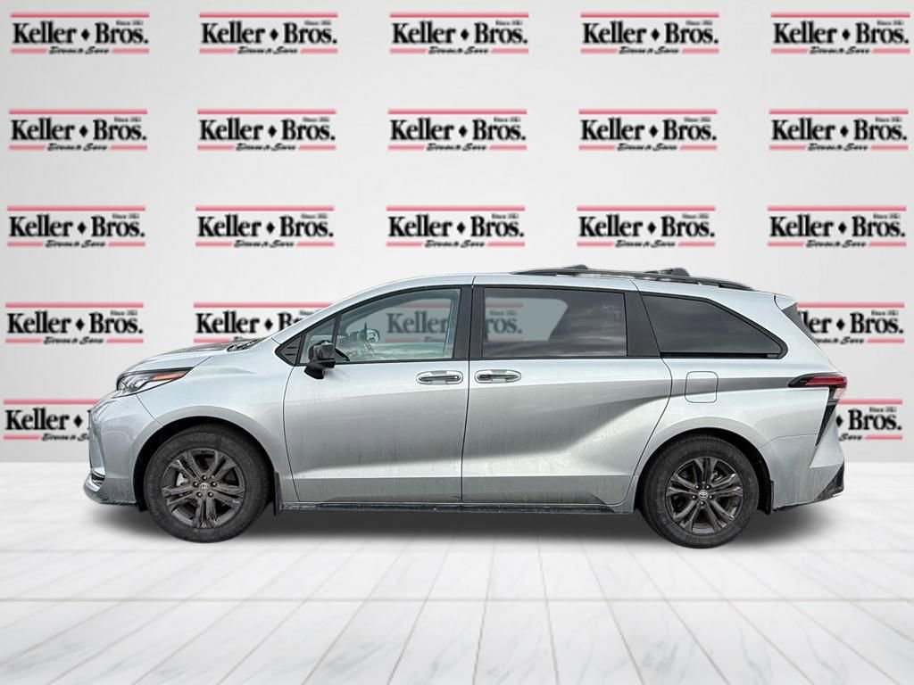 Used 2025 Toyota Sienna XSE w/ XSE Plus Package image 3