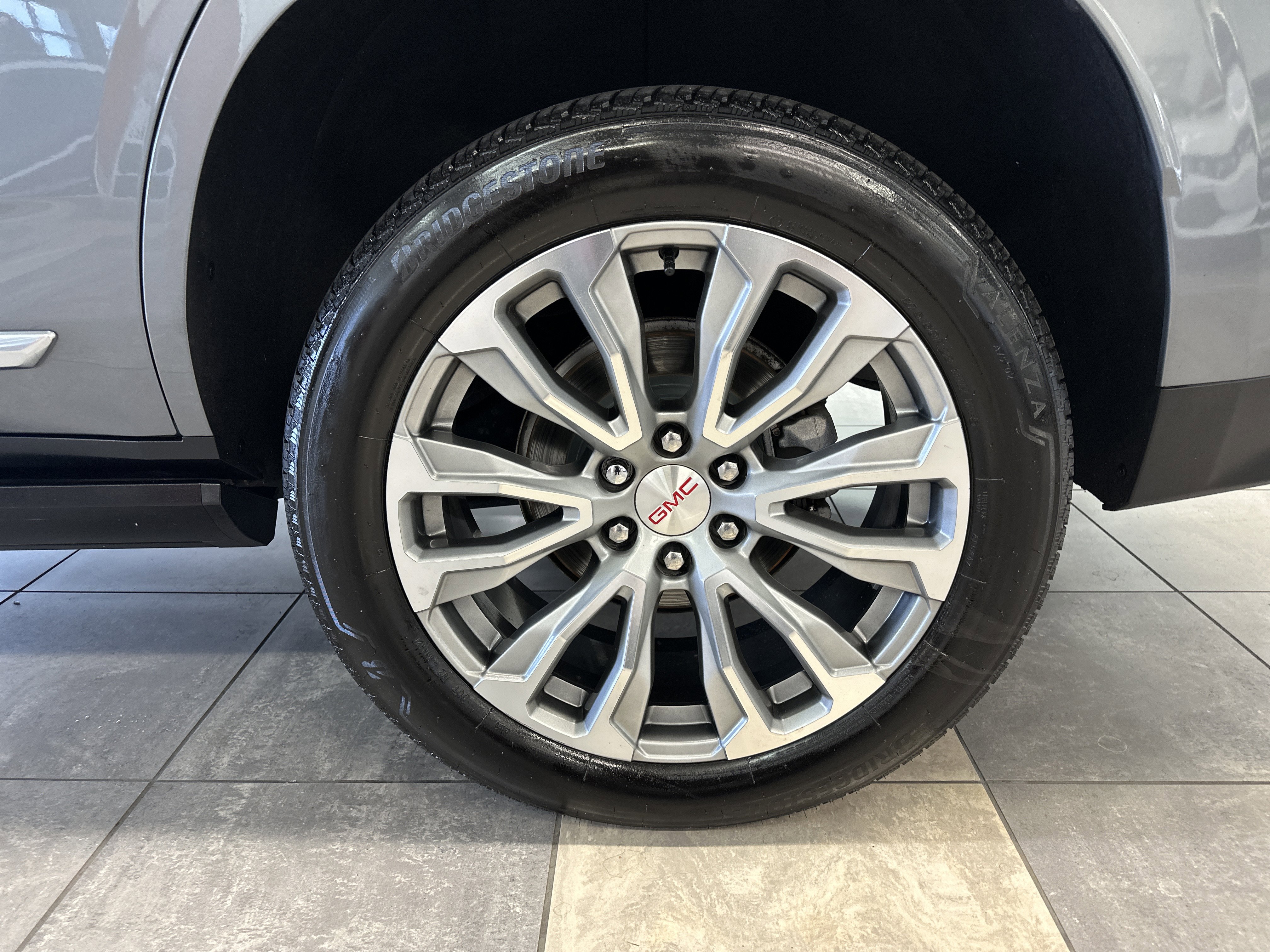 Used 2021 GMC Yukon Denali w/ Denali Premium Package image 9