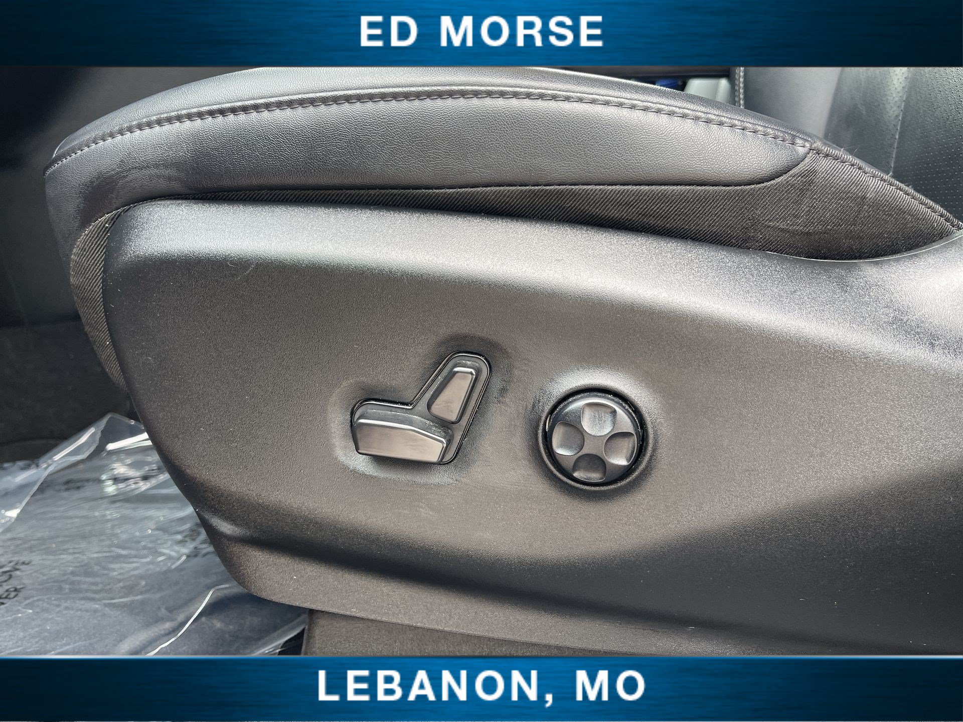 Used 2025 Chrysler Pacifica Select FWD image 33