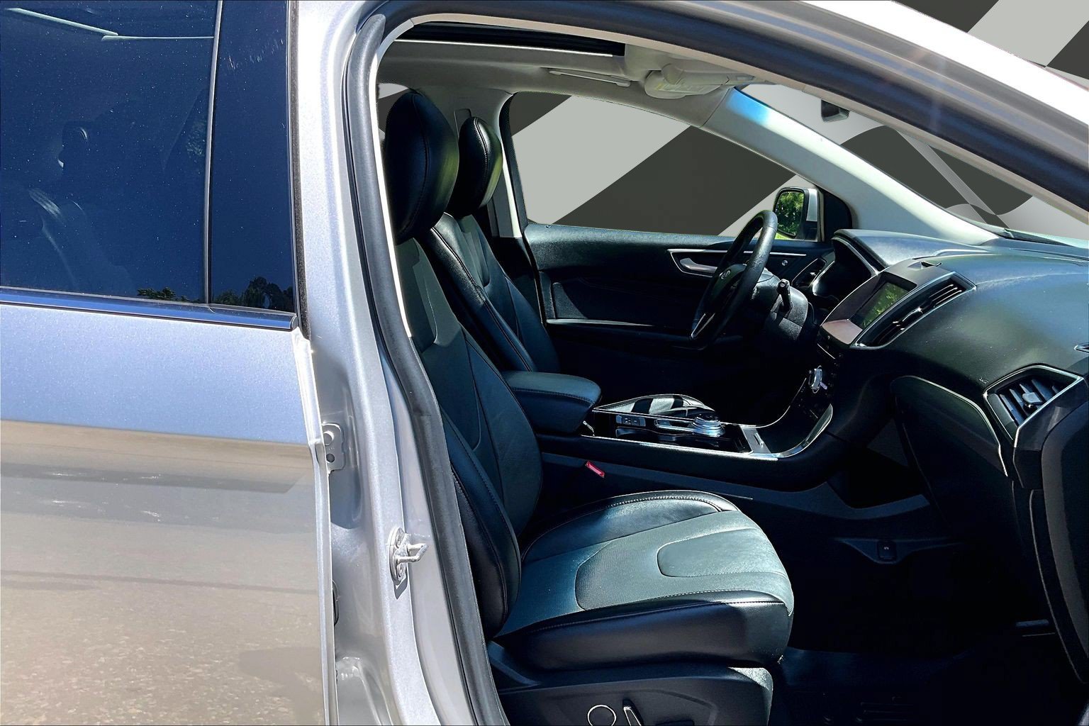 Certified 2019 Ford Edge Titanium w/ Equipment Group 301A FWD image 6