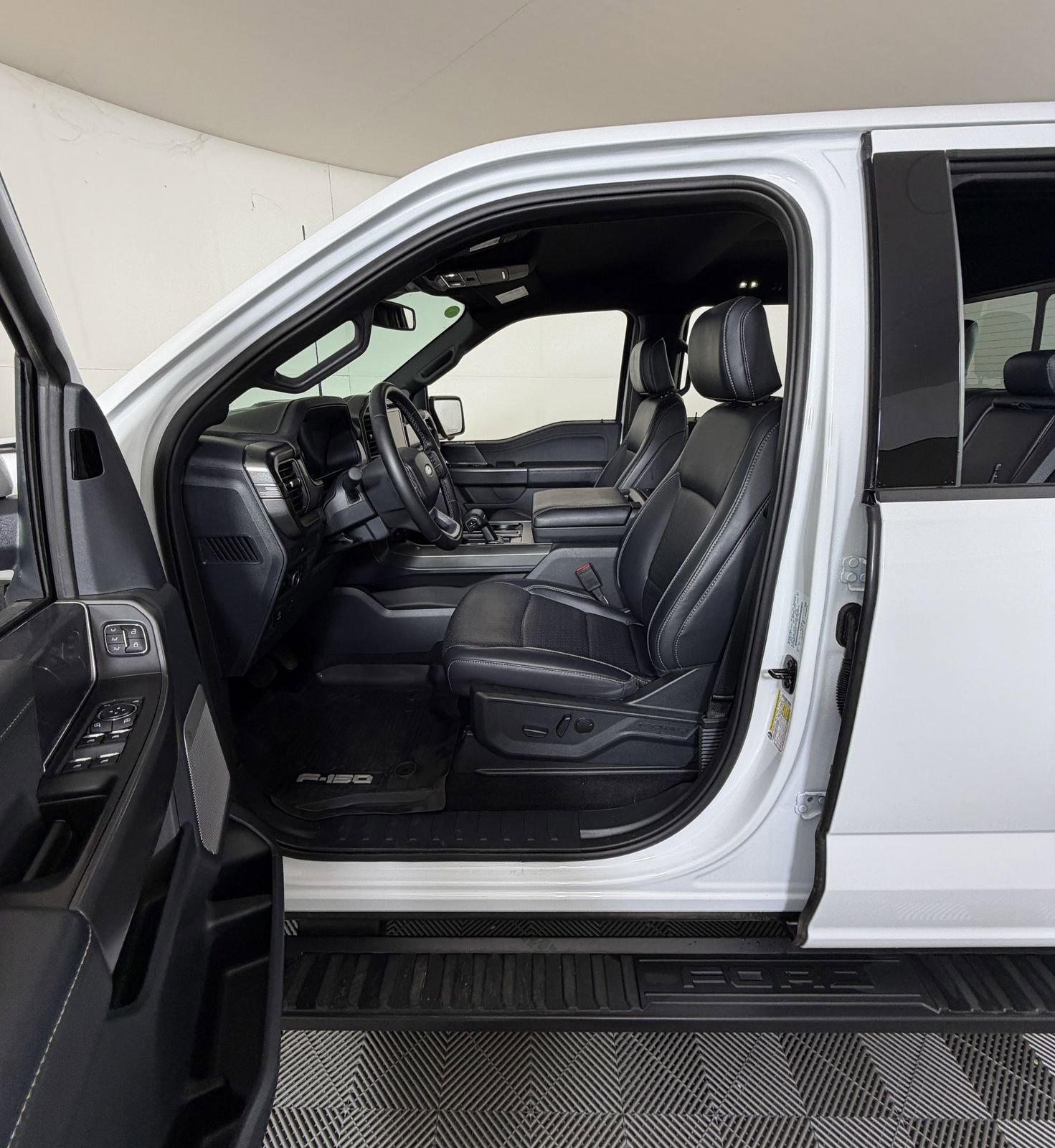 Certified 2025 Ford F150 Lariat w/ Equipment Group 501A Mid image 8