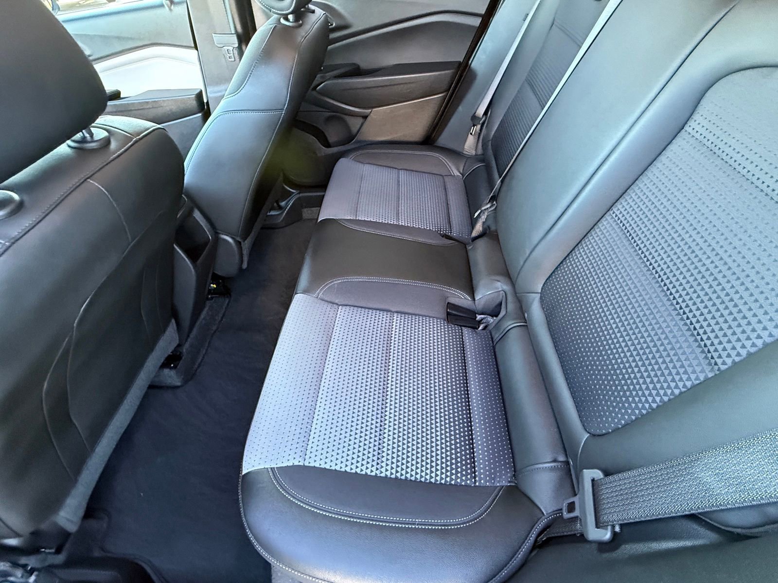 Used 2025 Chevrolet Trax LT w/ LT Convenience Package image 18