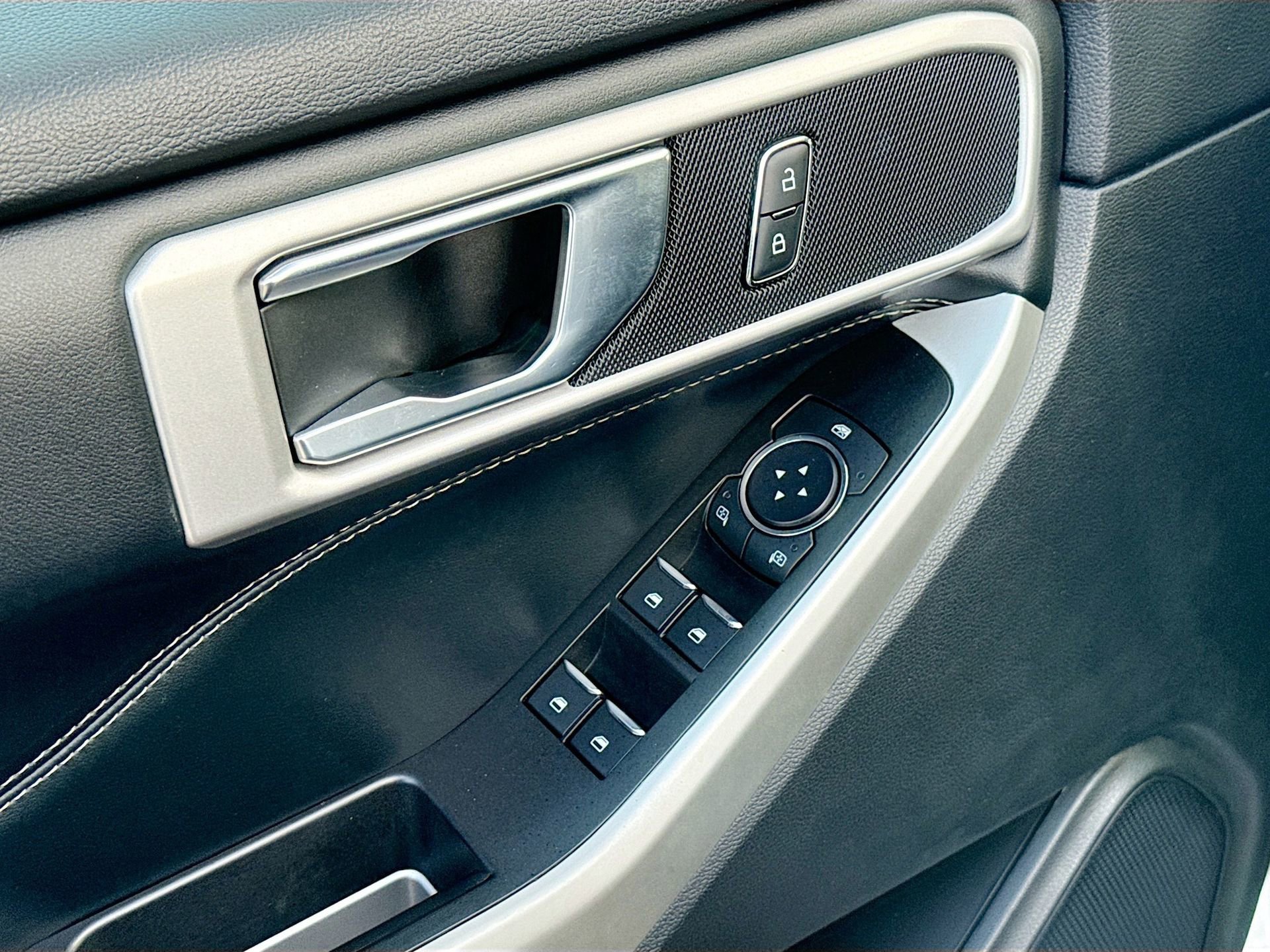 Certified 2022 Ford Explorer XLT image 16