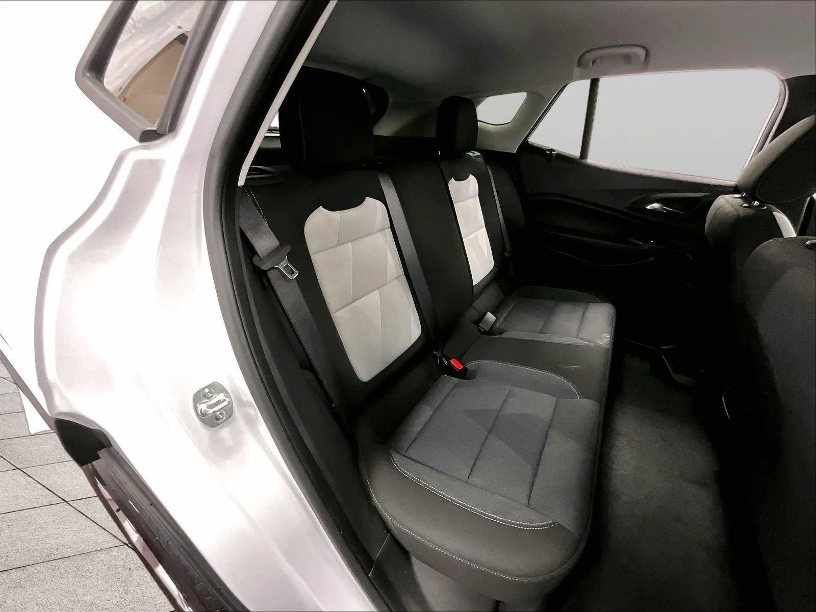 Used 2025 Chevrolet Trax LS w/ LS Convenience Package image 26