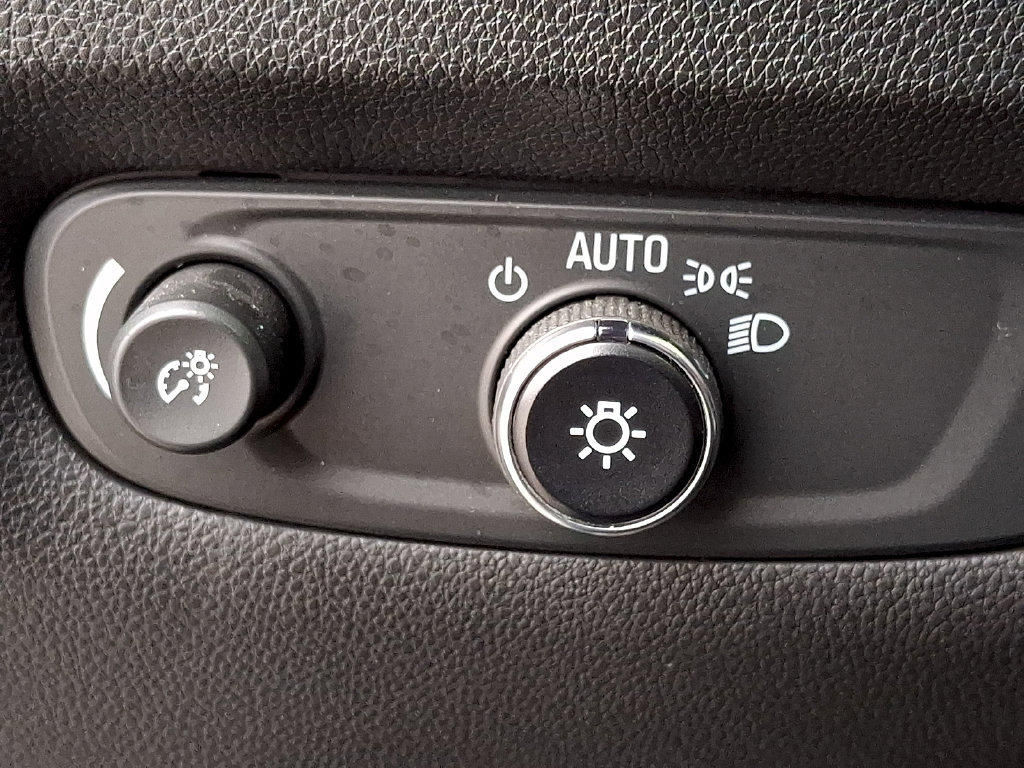 Used 2023 Chevrolet Traverse Premier w/ Redline Edition FWD image 23