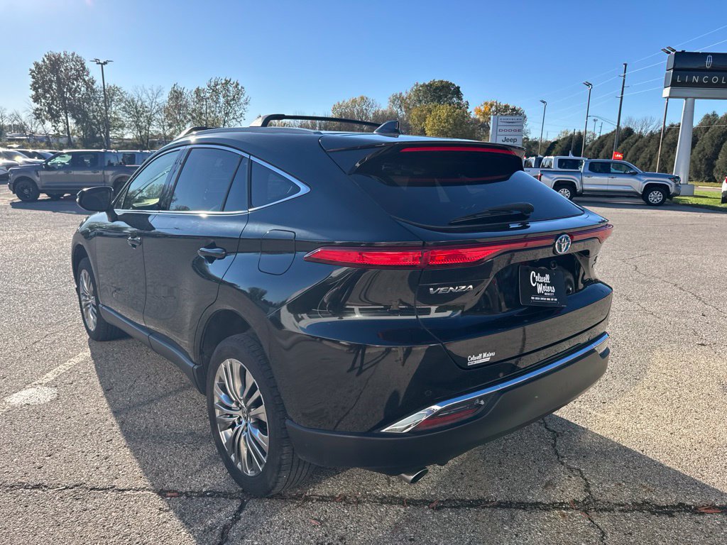 Used 2022 Toyota Venza XLE AWD/4WD image 5