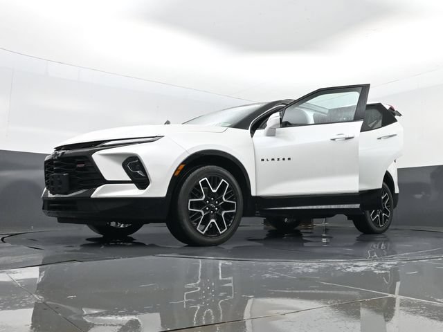 Used 2023 Chevrolet Blazer RS AWD/4WD image 35