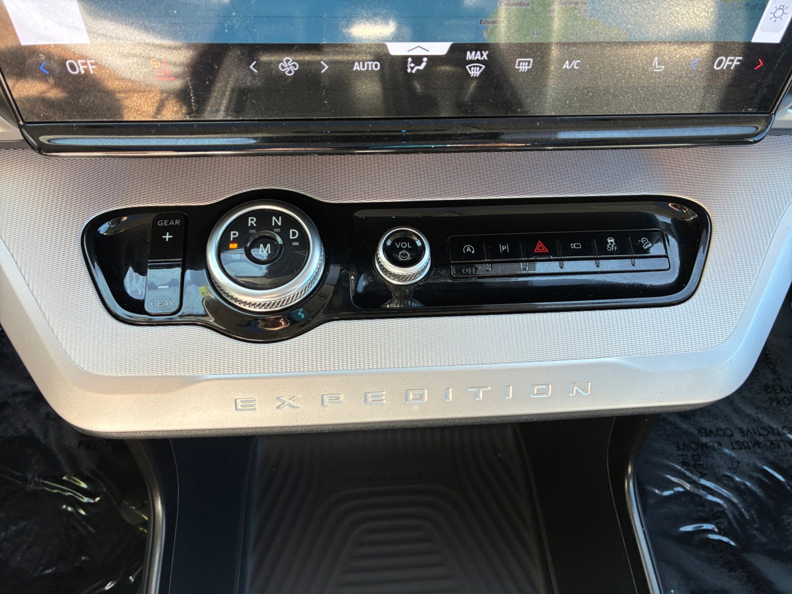 Certified 2025 Ford Expedition Active AWD/4WD image 30