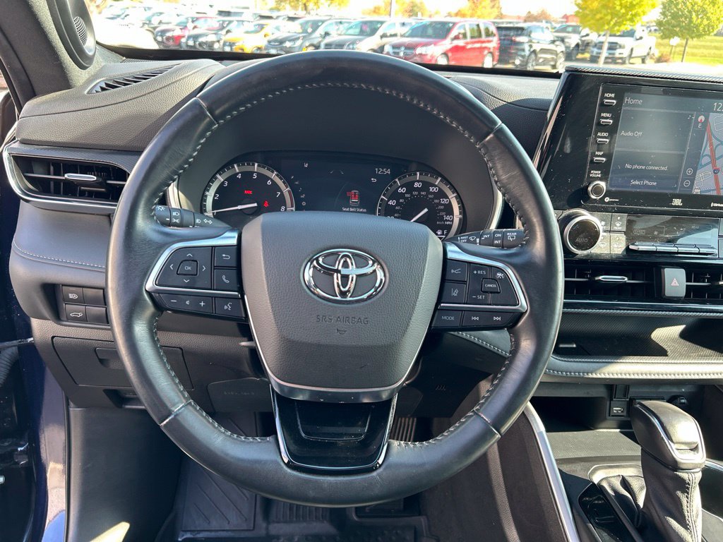 Used 2021 Toyota Highlander XSE AWD/4WD image 16