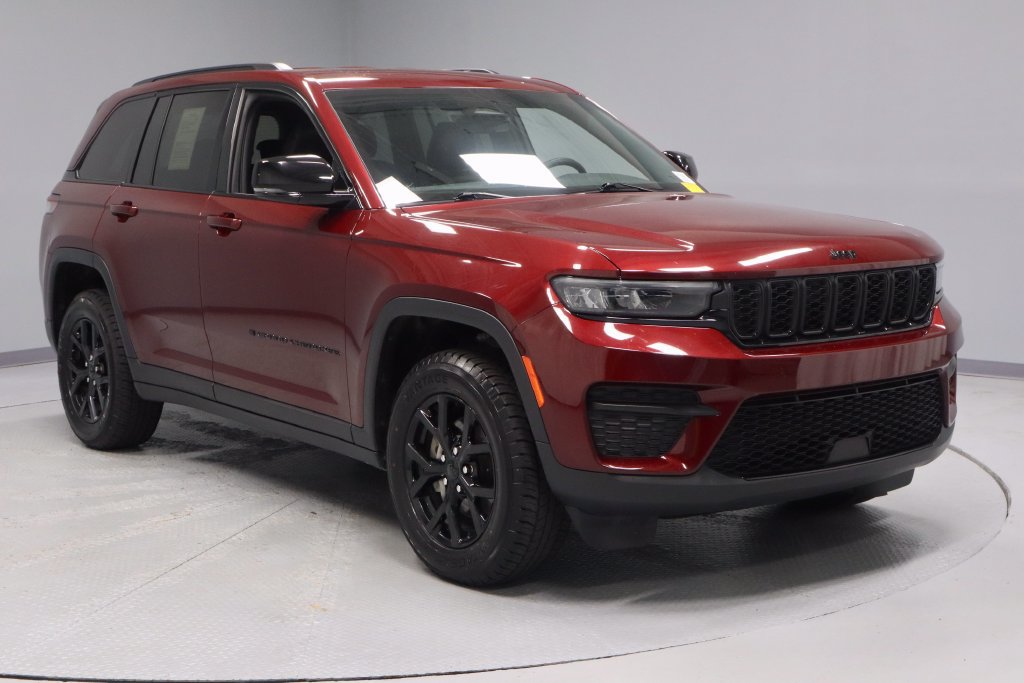 Used 2025 Jeep Grand Cherokee Altitude