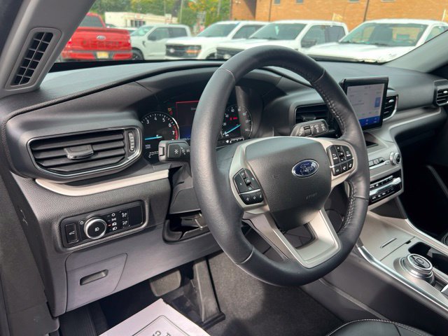 Certified 2023 Ford Explorer XLT w/ Equipment Group 202A AWD/4WD image 7
