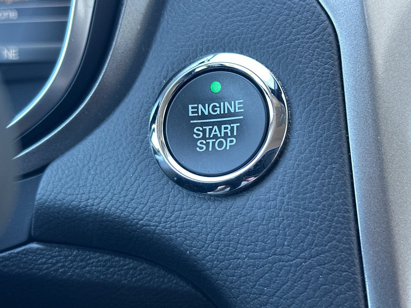 Certified 2018 Ford Fusion SE w/ Fusion SE Technology Package FWD image 24
