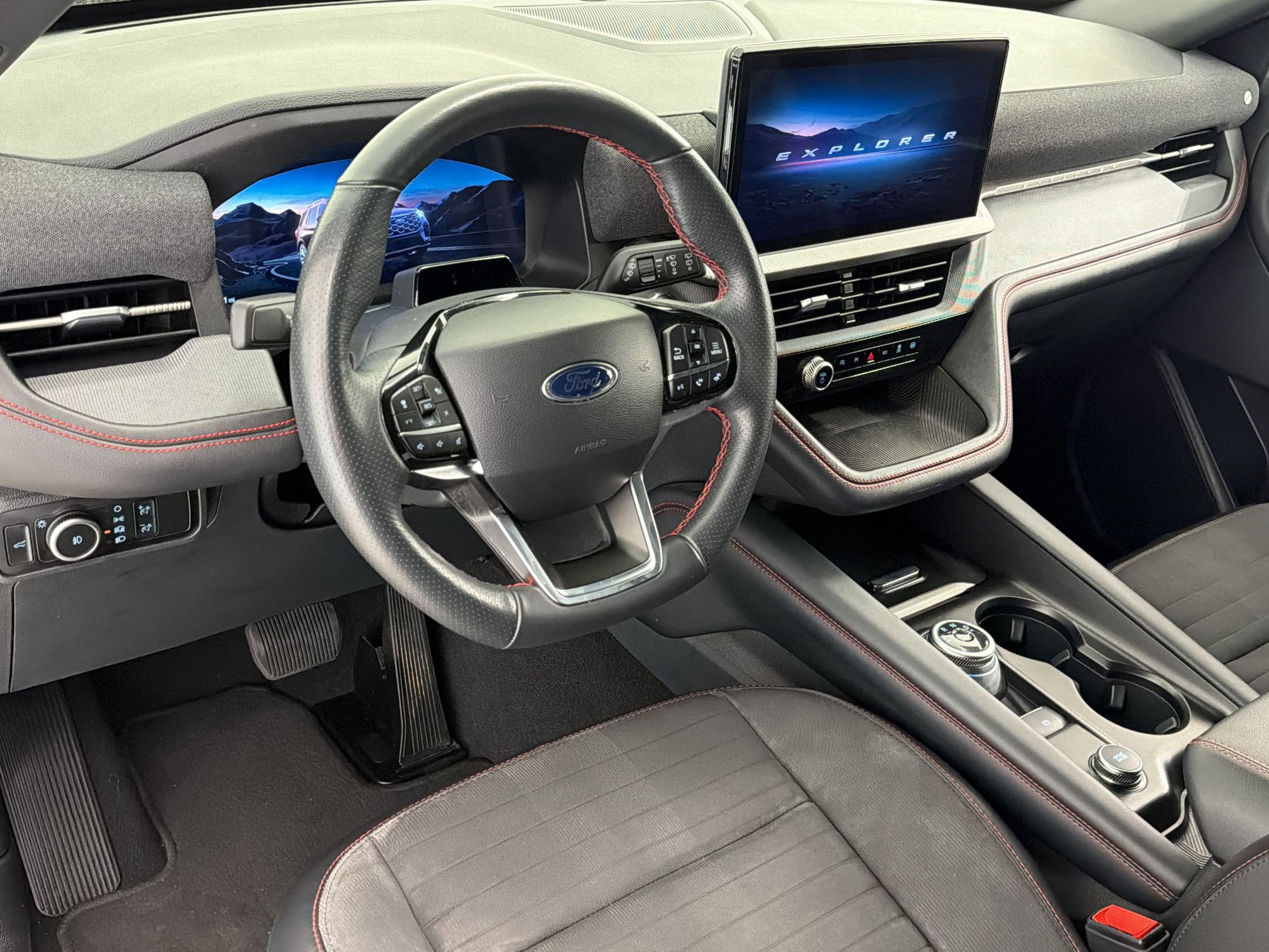 Certified 2025 Ford Explorer ST-Line w/ ST-Line Street Pack image 9