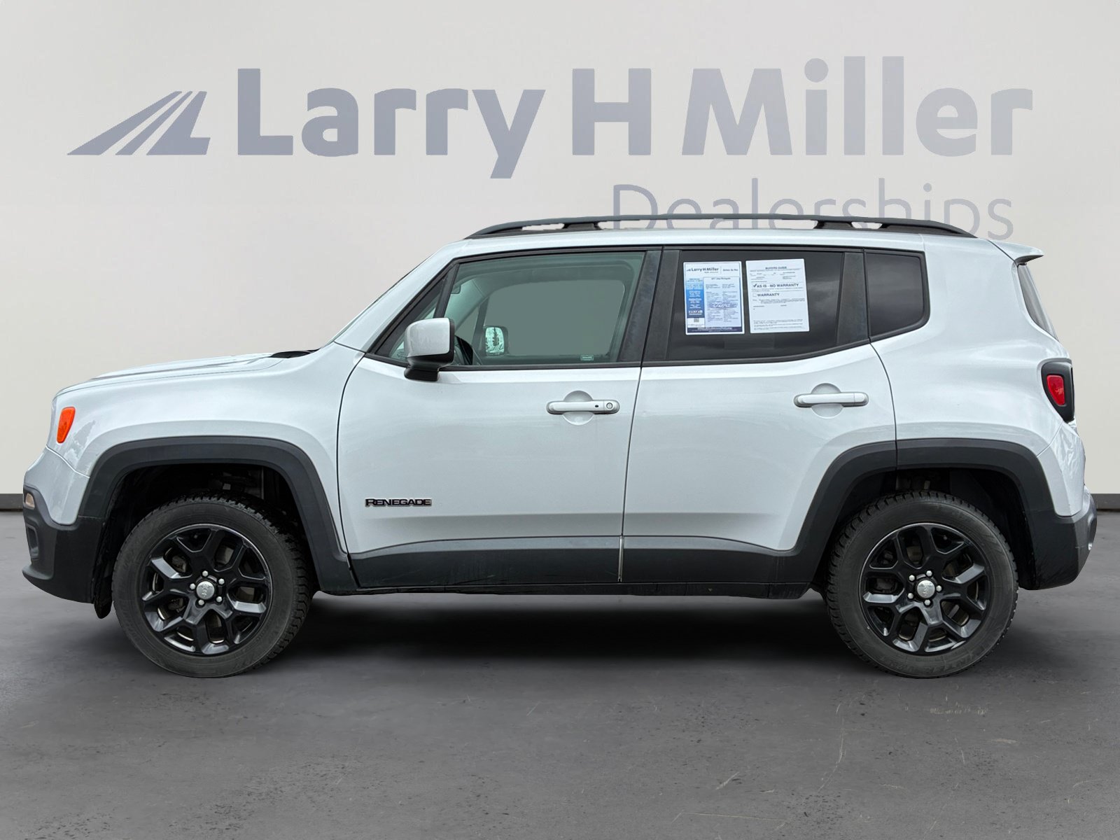 Used 2017 Jeep Renegade Latitude w/ Cold Weather Group AWD/4WD image 2