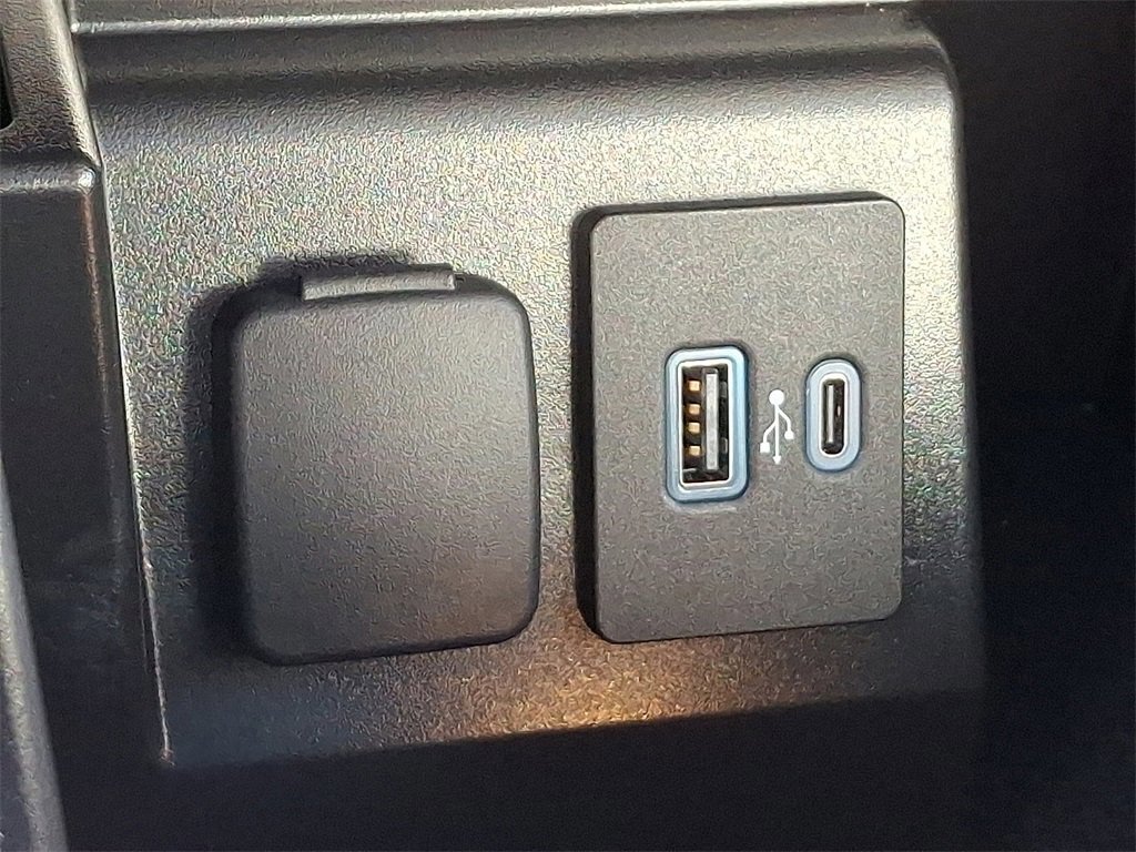 Certified 2021 Ford Explorer XLT w/ Equipment Group 202A image 26